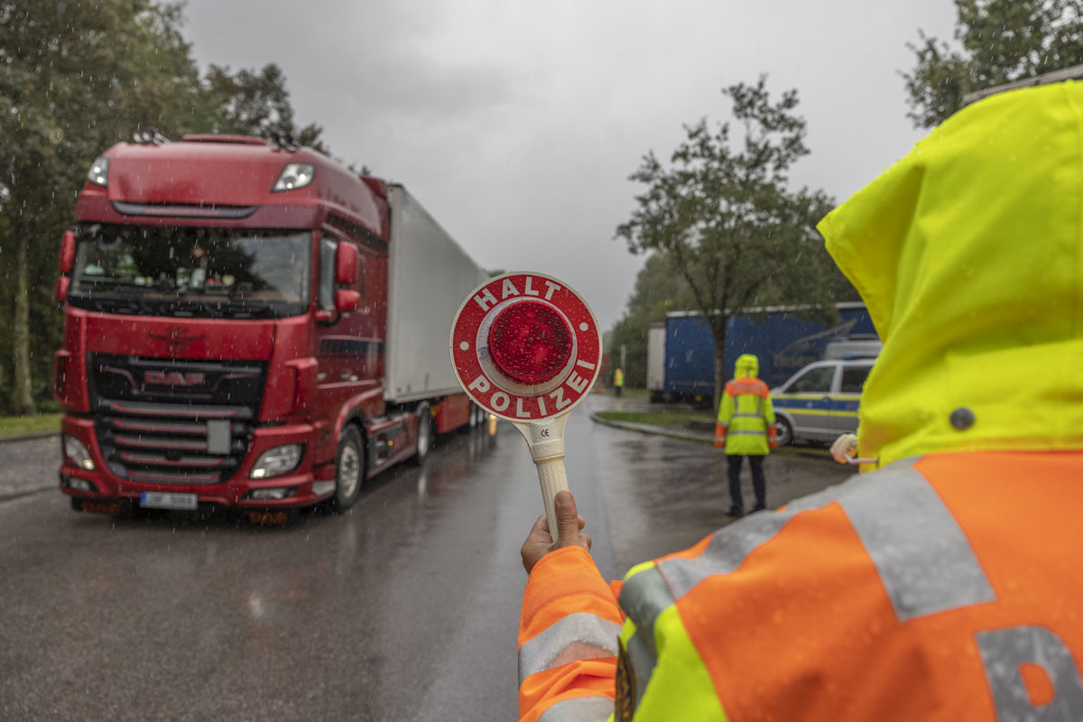 Polizei-Großaktion deckt über 400 Verstöße, Straftaten und Kuriositäten auf