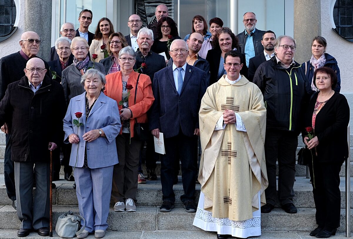 Frisch verliebt nach vielen Jahren: Ehejubiläum gefeiert