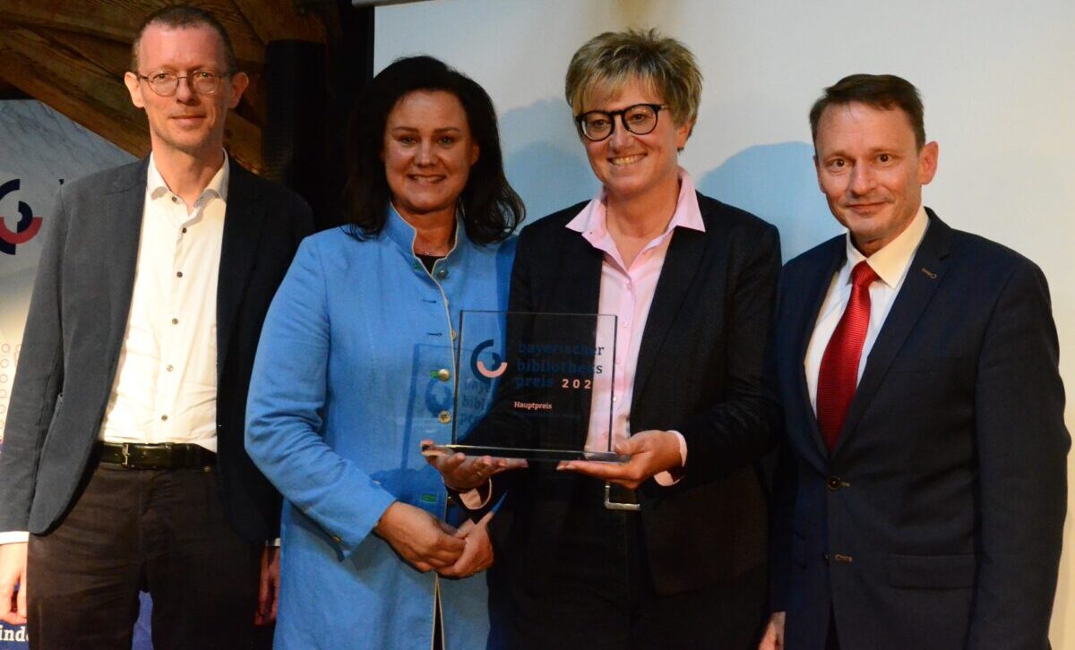 In der Regionalbibliothek knallen die Sektkorken