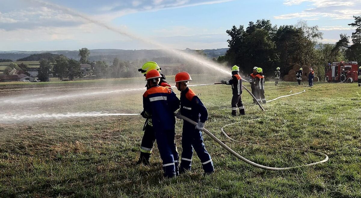 Ortsfeuerwehren proben gemeinsam den Ernstfall „im Felde“
