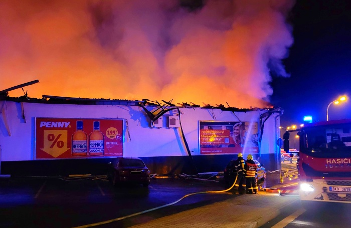 [Update] Penny-Markt in Waldsassens Nachbarschaft geht in Flammen auf
