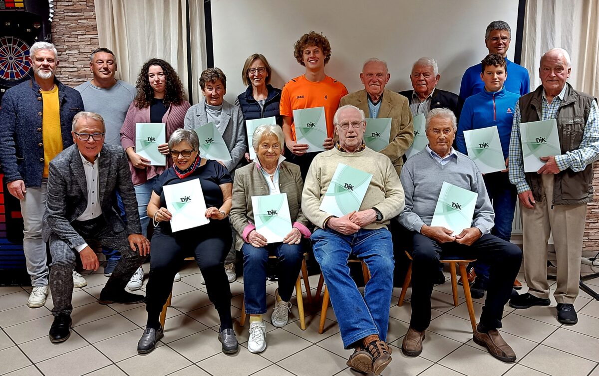 Drei Generationen beim Ehrenabend der DJK ausgezeichnet