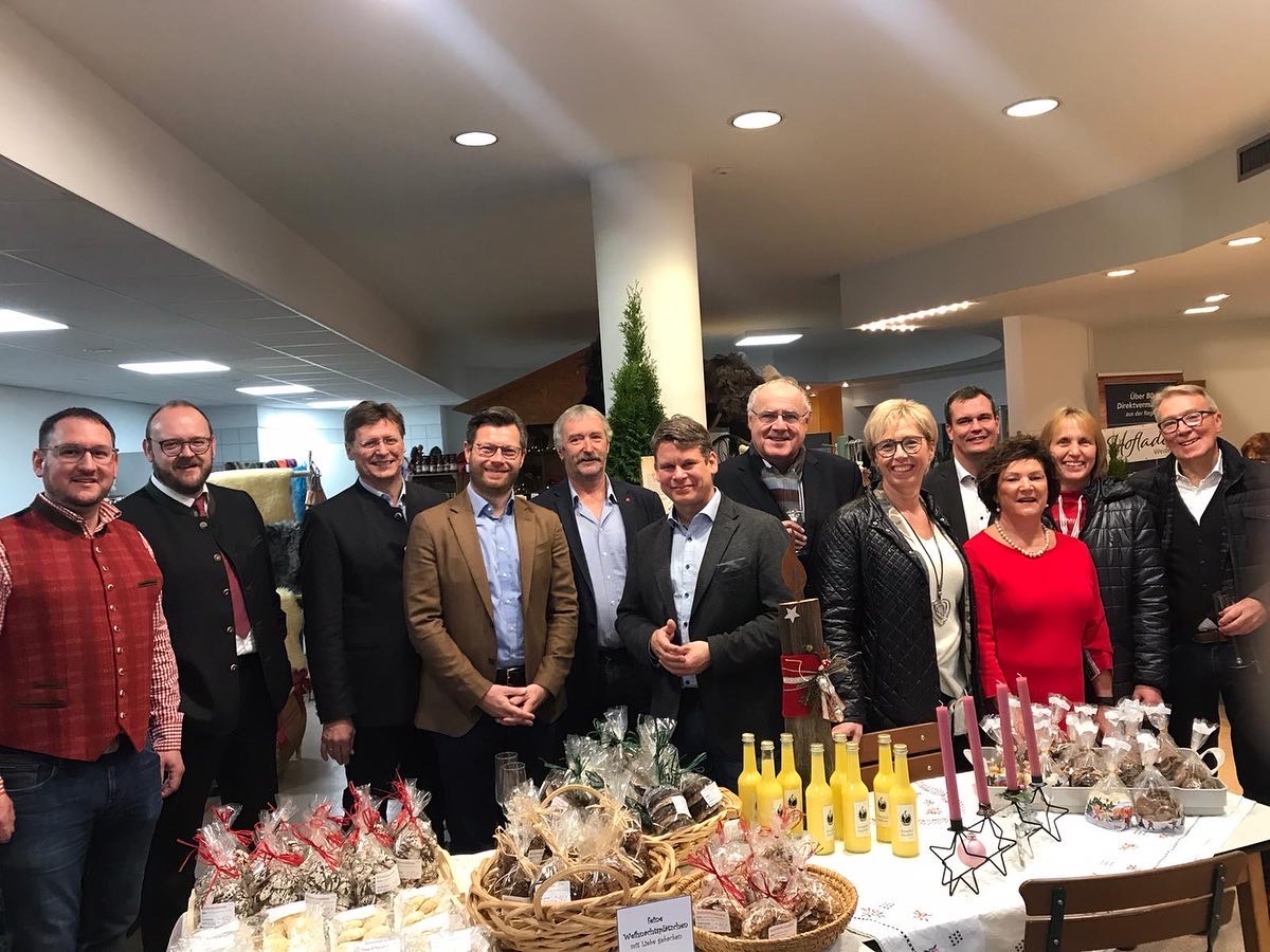 Plätzchen, Liköre, gestrickte Socken oder Floristik – alles parat