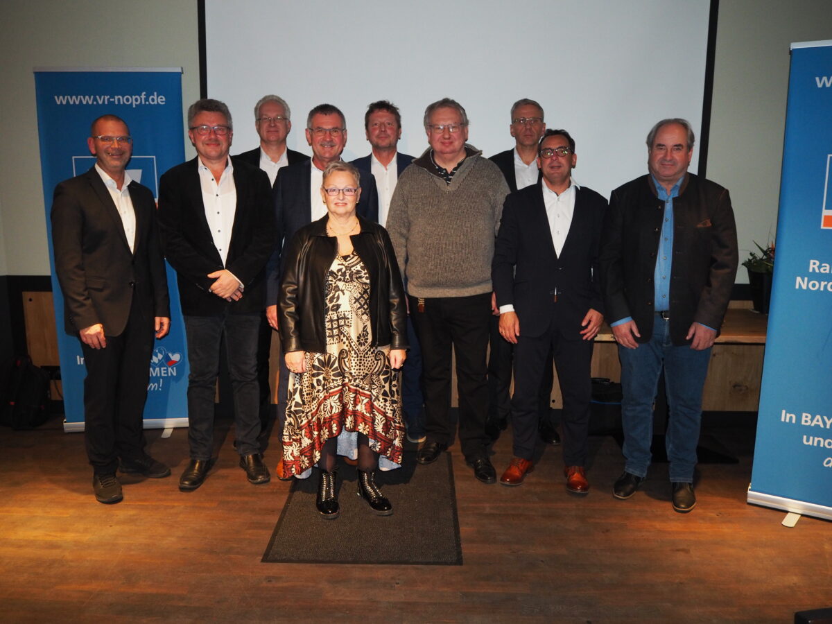 Volksbank Raiffeisenbank Nordoberpfalz ehrt treue Mitarbeiter