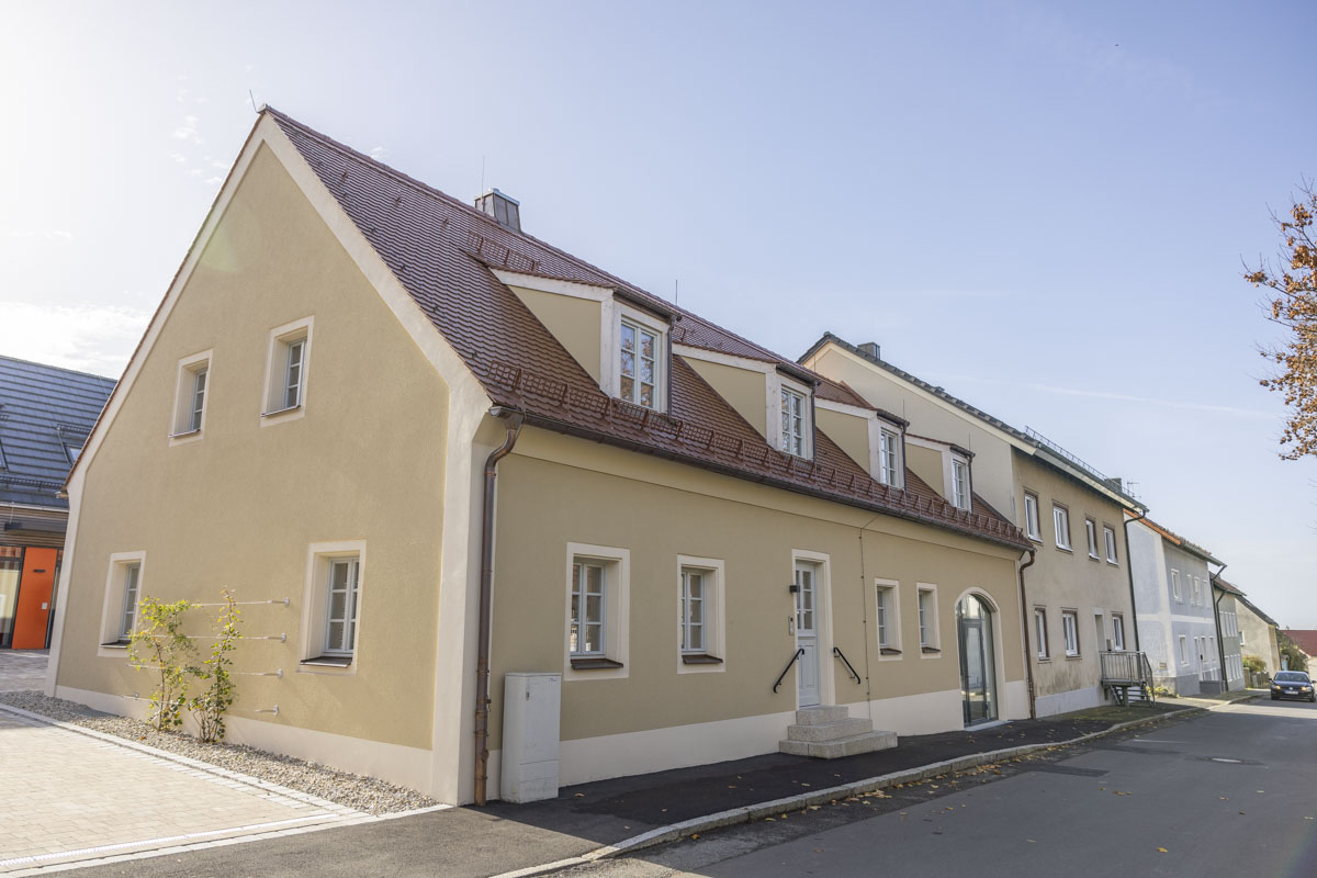 Altes Gemäuer erstrahlt in neuem Glanz: Generationentreff in Plößberg