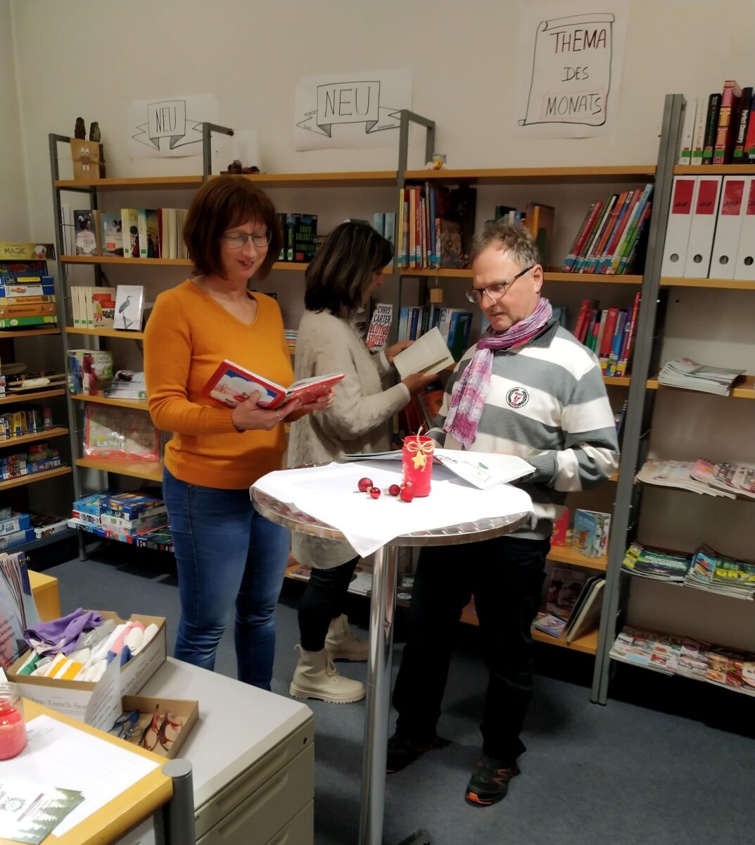 „Schmökernacht“ bei Kerzenschein lädt zum Verweilen ein