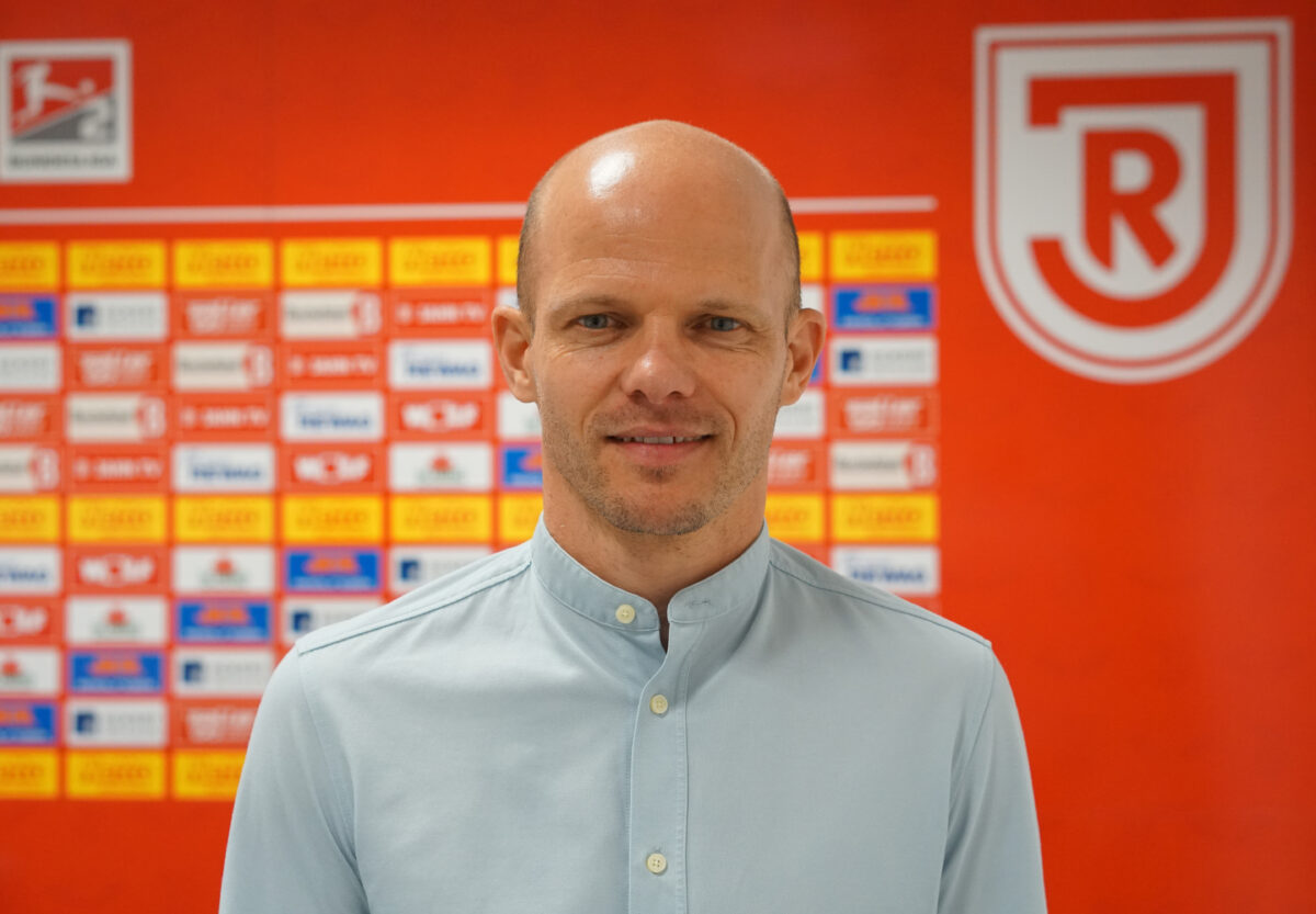 Muss sich mit der Kaderzusammenstellung seiner Vorgänger befassen: Neu-Sportdirektor Tobias Werner. Foto: SSV Jahn Regensburg