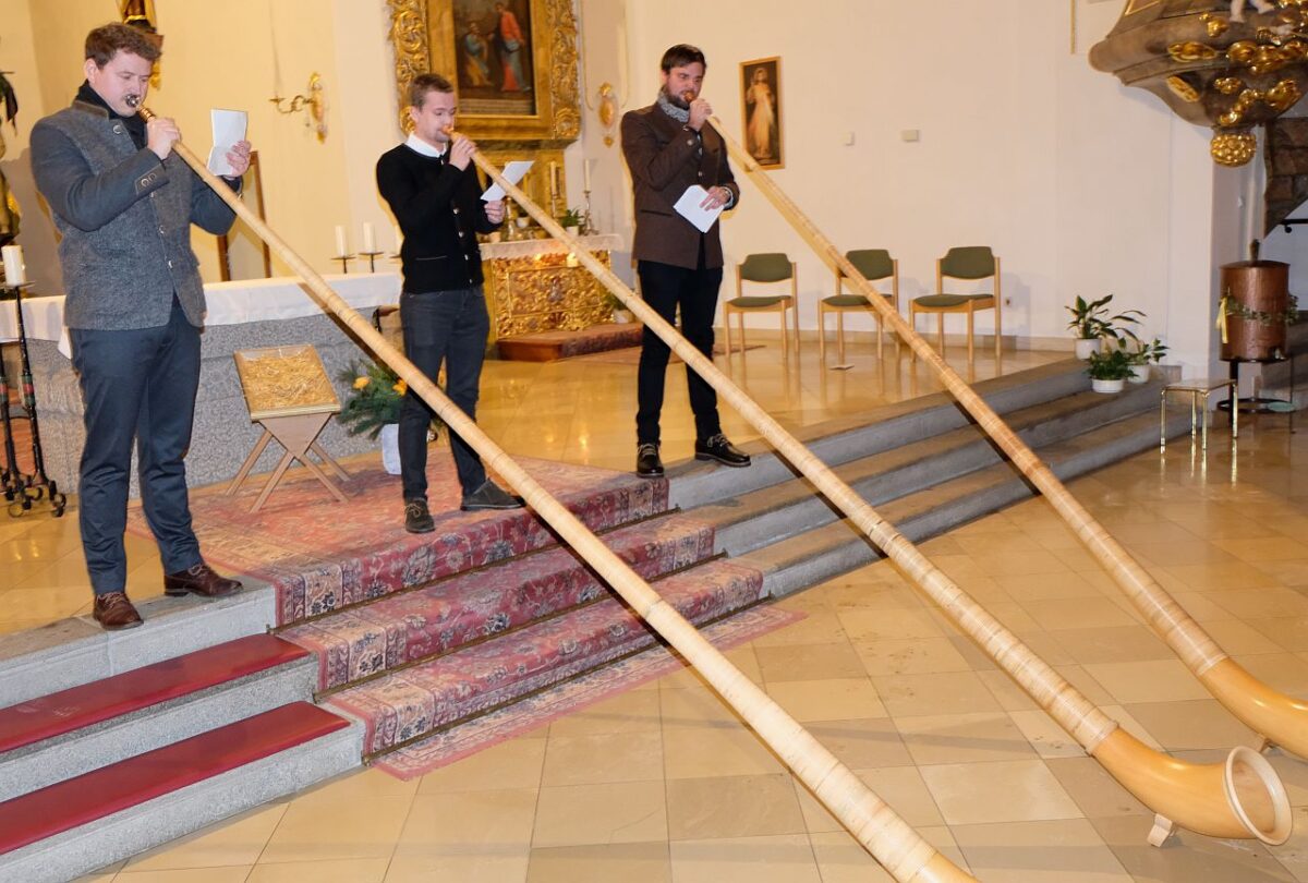 Eindrucksvolles Adventssingen: Staad is in da Flossa Kirchn woarn