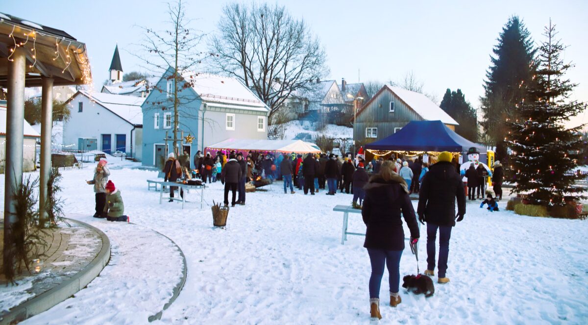 Etzenrichter Dorfweihnacht nach Umzug in neuem Gewand