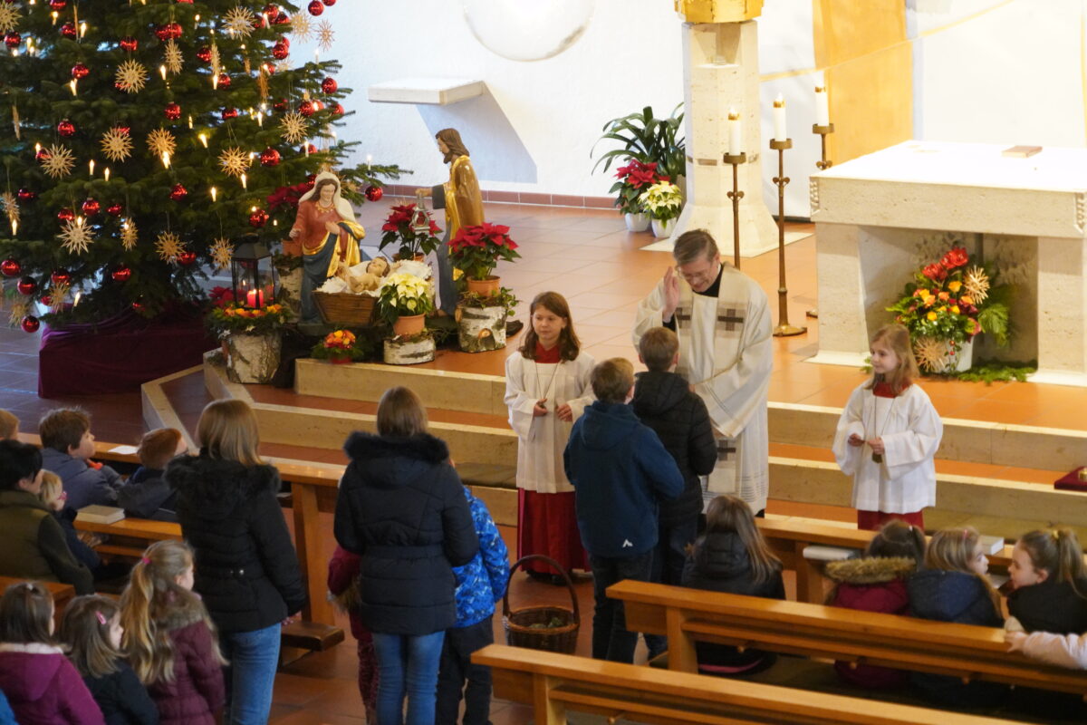 Die Kleinen im Mittelpunkt: Segen für die Kinder