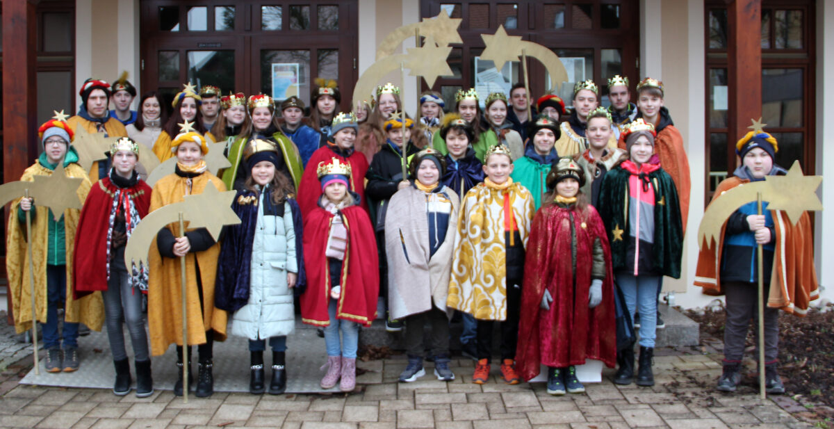 Sternsinger überbringen in acht Gruppen in und um Kirchenthumbach ihre Botschaft