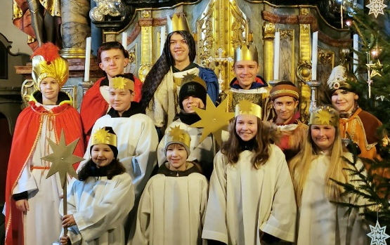 Sternsinger gehen in Neuzirkendorf von Haus zu Haus