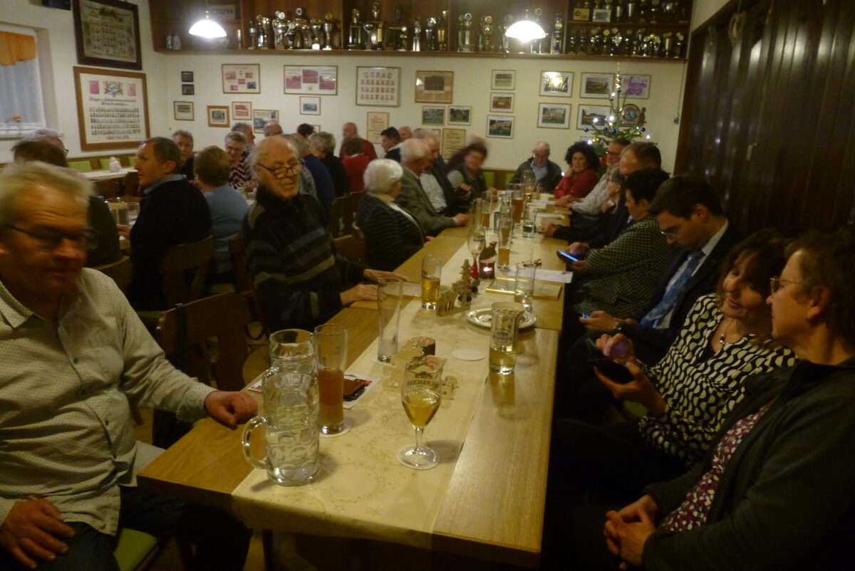 Männergesangverein 1914 Mantel zeichnet wichtige Stützen aus