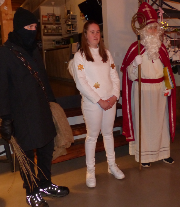 Himmlisches Trio der KLJB Leuchtenberg besucht Kinder