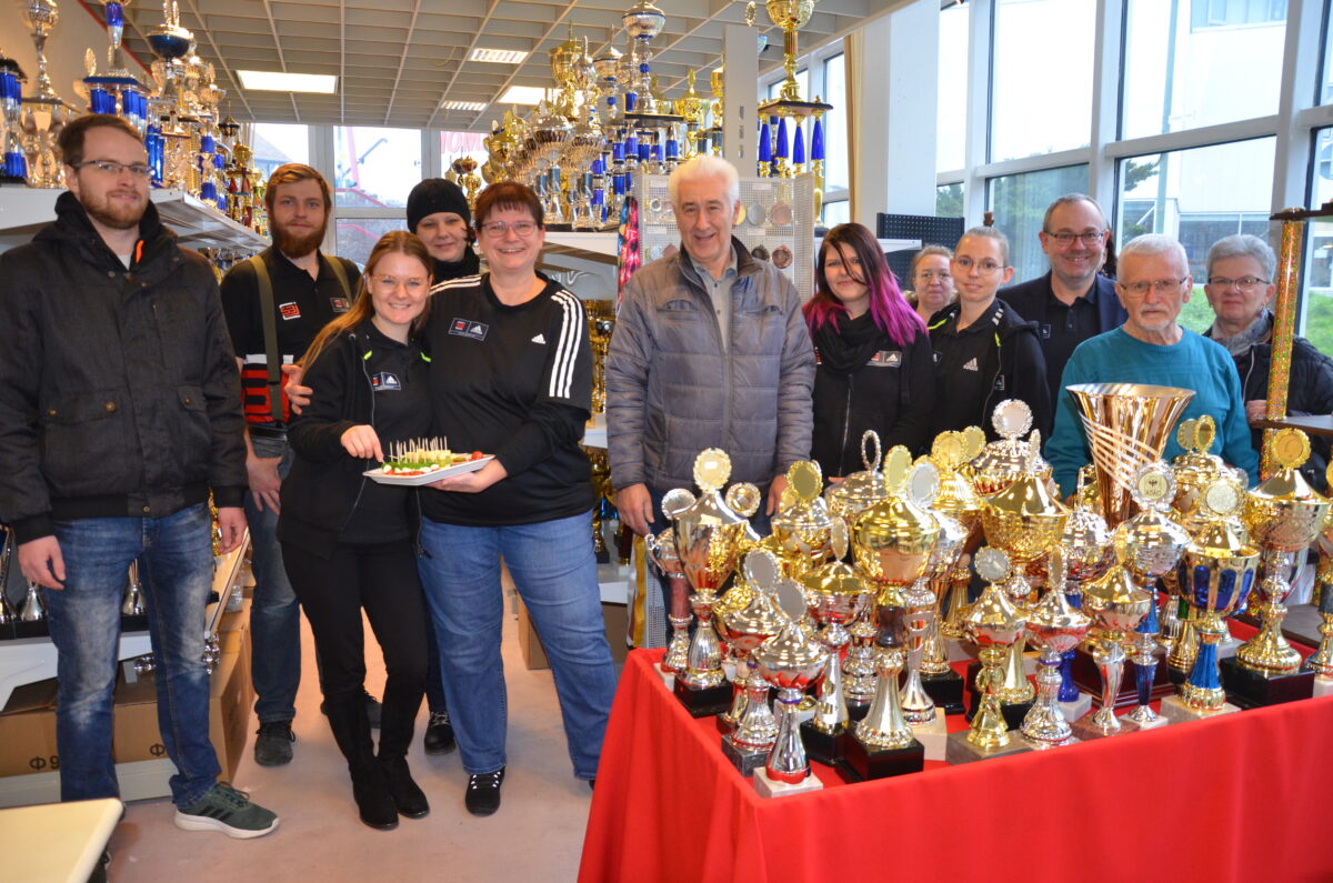 „Einmalige Ausstellung“ - Pokal-Shop eingeweiht