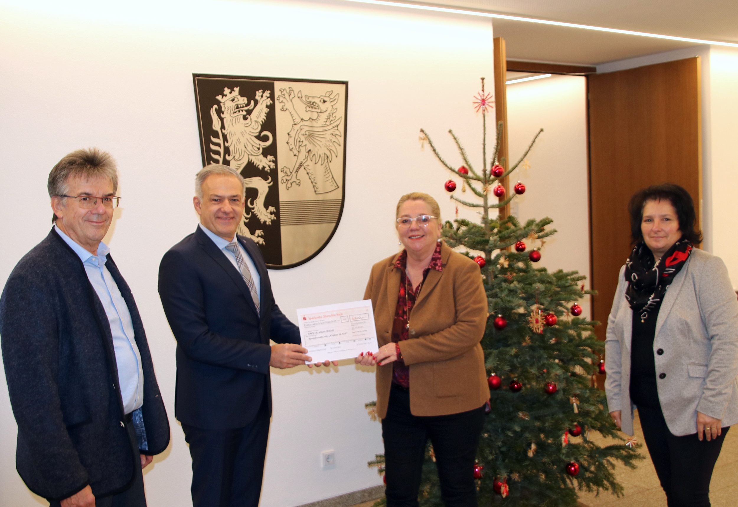 Landratsamt Tirschenreuth spendet an "Kinder in Not"