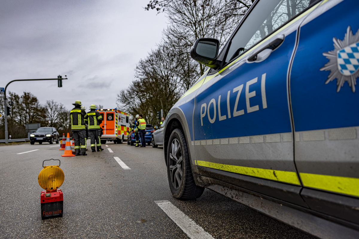 Fahrerflucht: Geparkter Pkw beschädigt