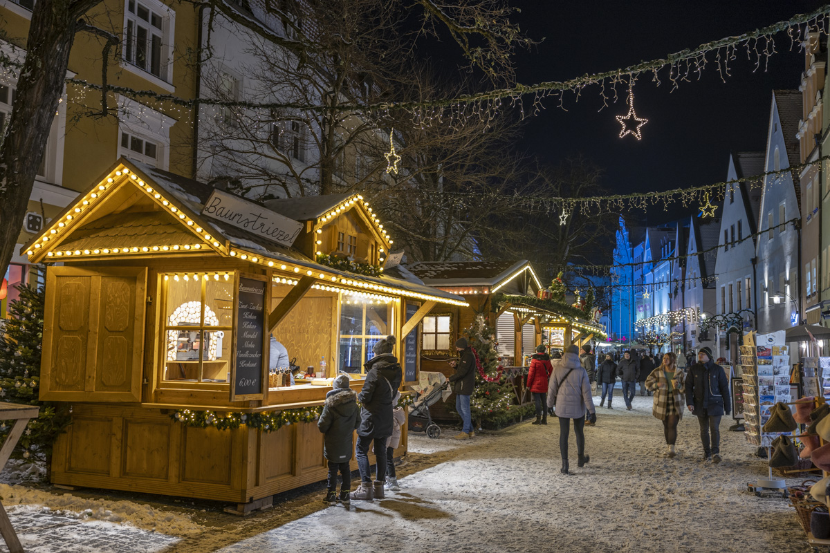 Weihnachtszauber beim Christkindlmarkt in Weiden