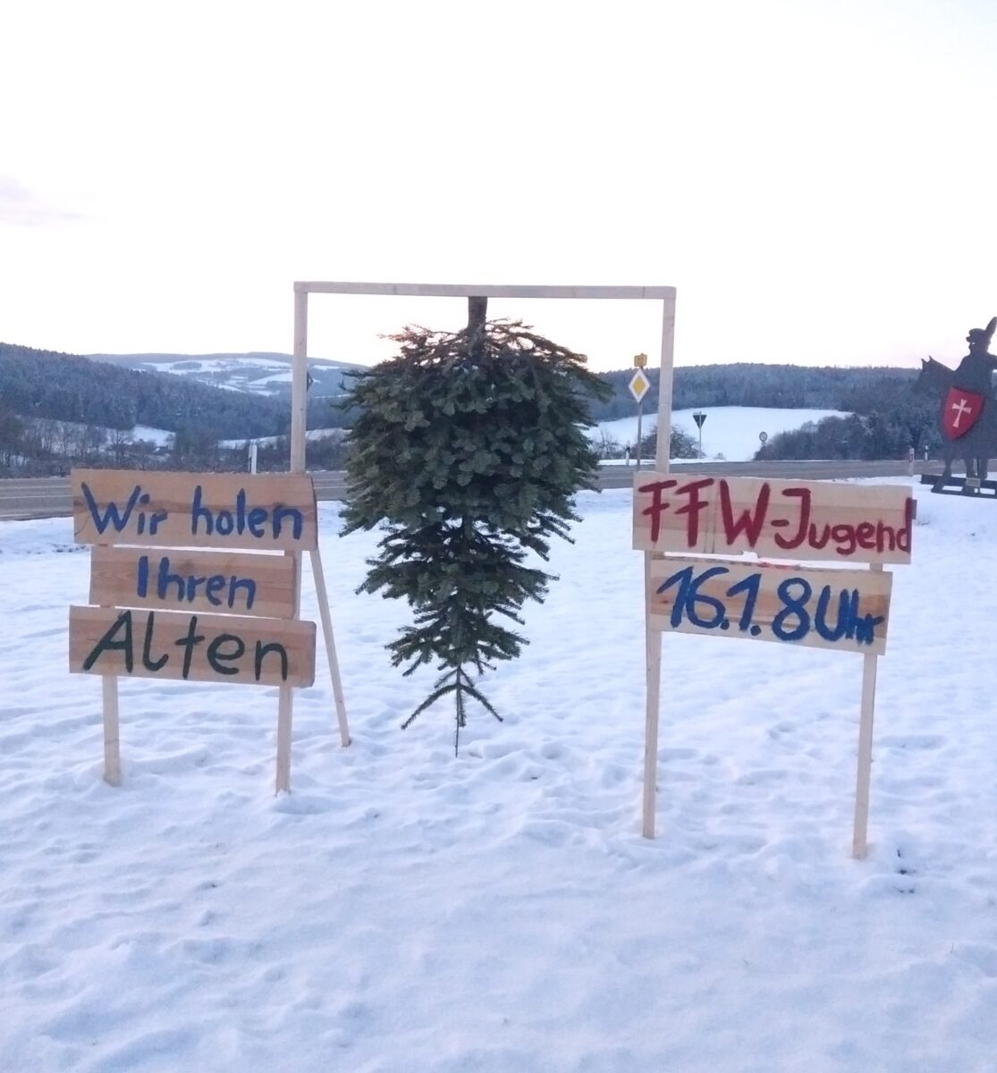 Jugendfeuerwehr sammelt übrige Christbäume ein