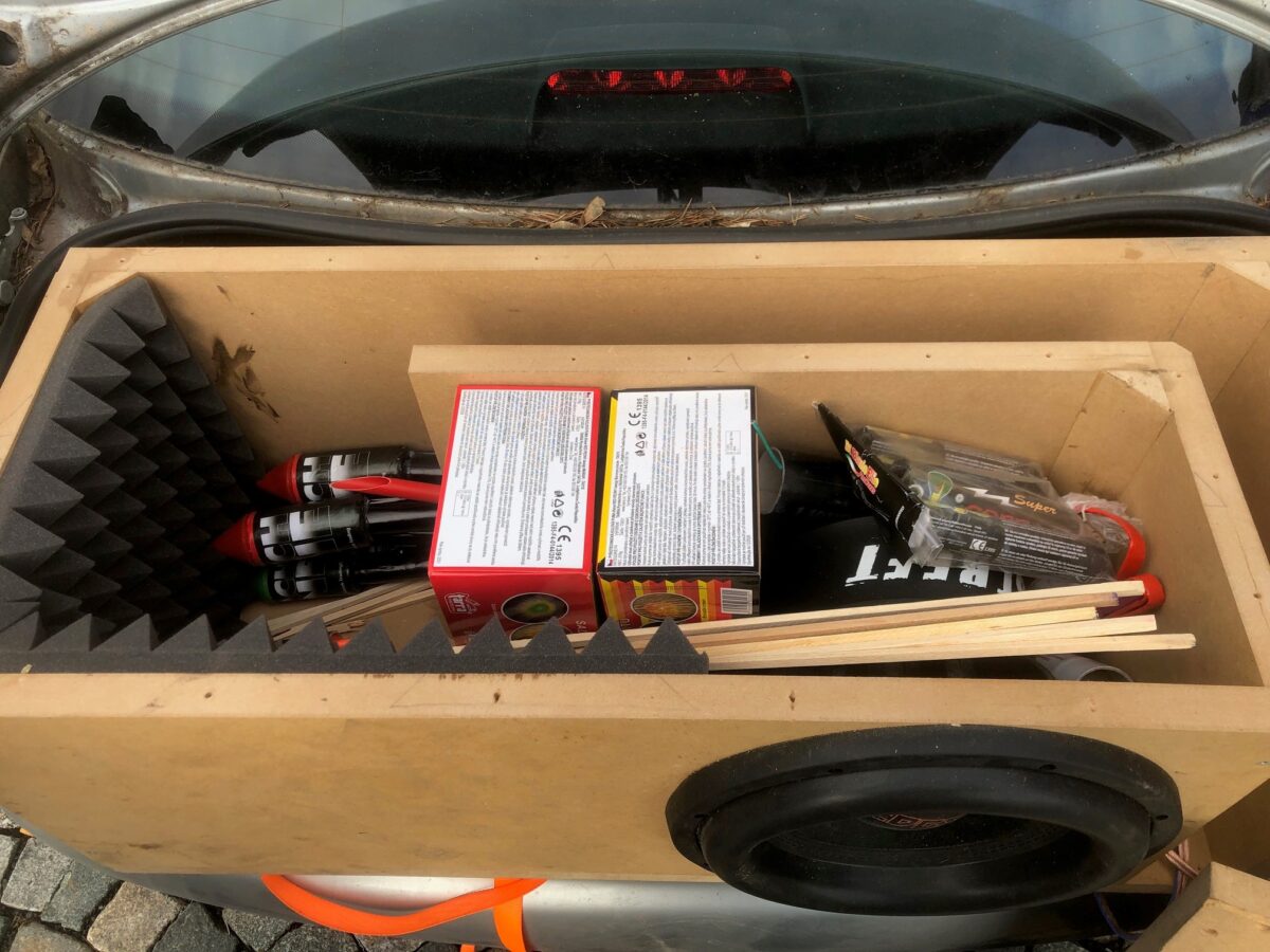 Lautsprecher zweckentfremdet – Zöllner stellen verbotene Pyrotechnik sicher