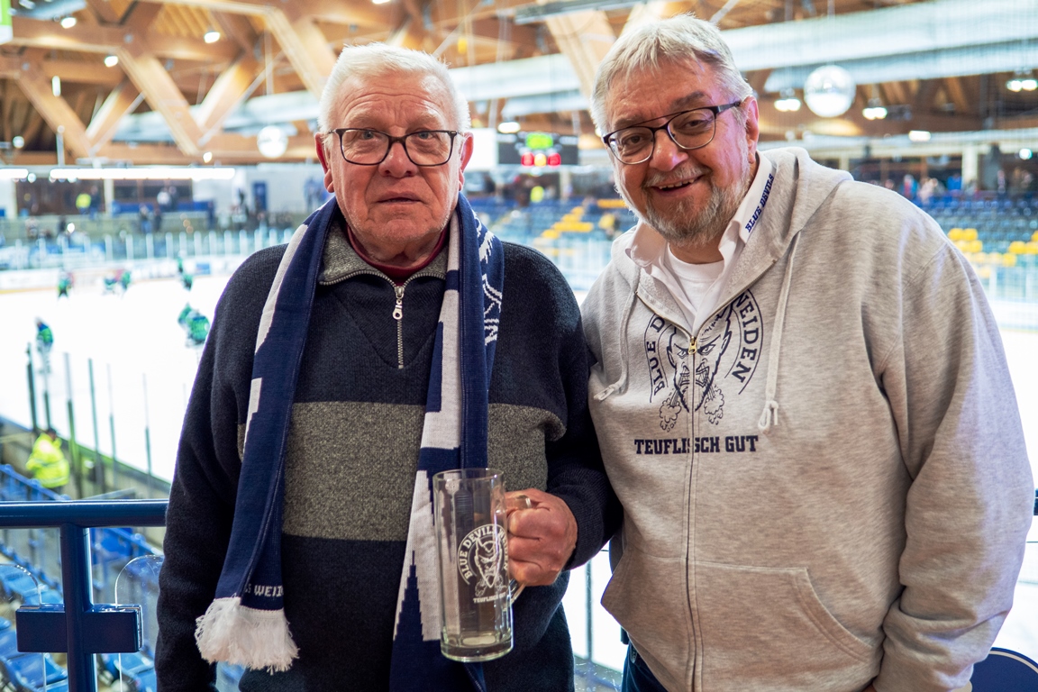 Nostalgisches Geschenk für die Blue Devils und den 1. EV Weiden