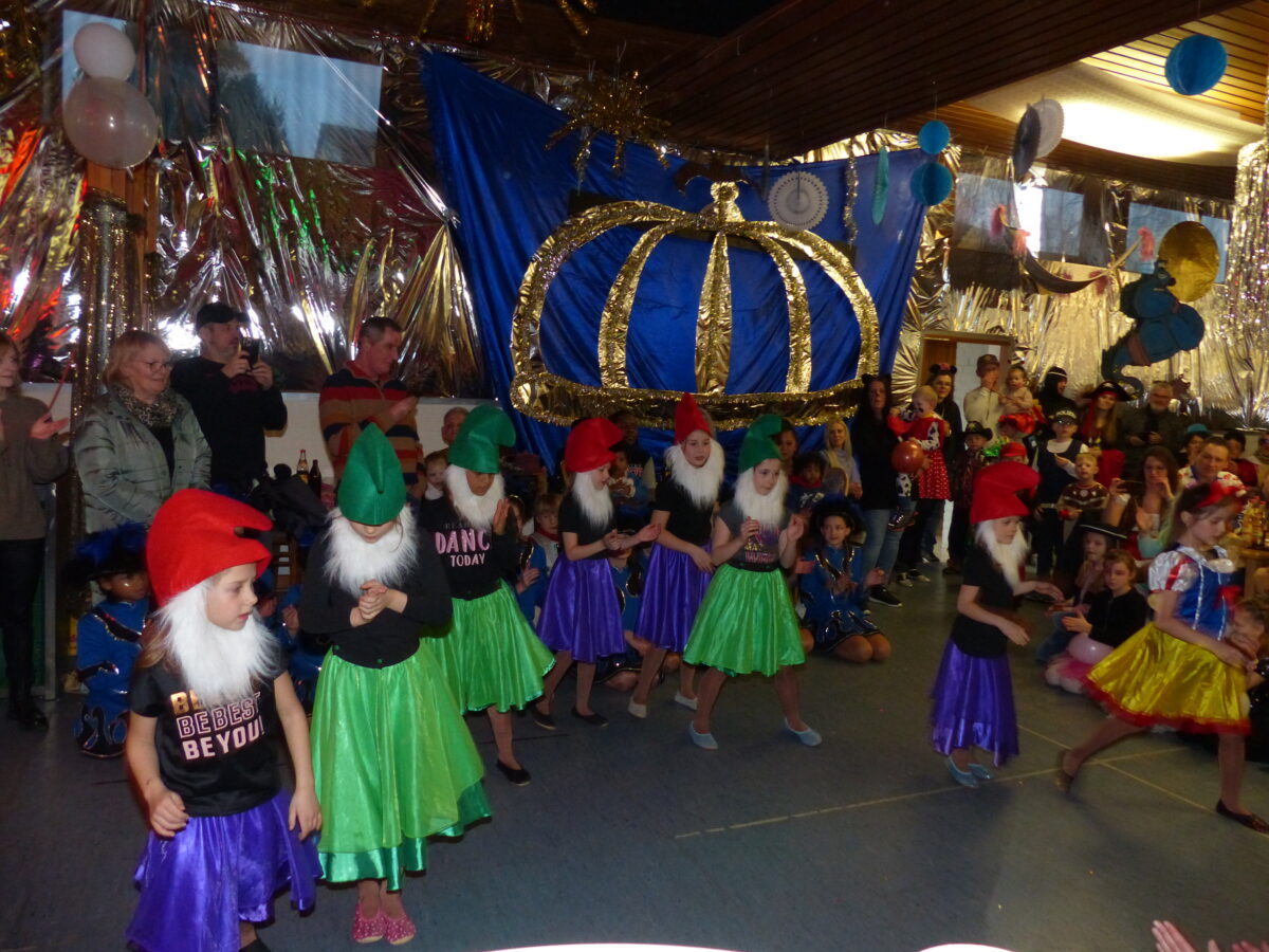 Kinderfasching: Wie die Alten so die Jungen