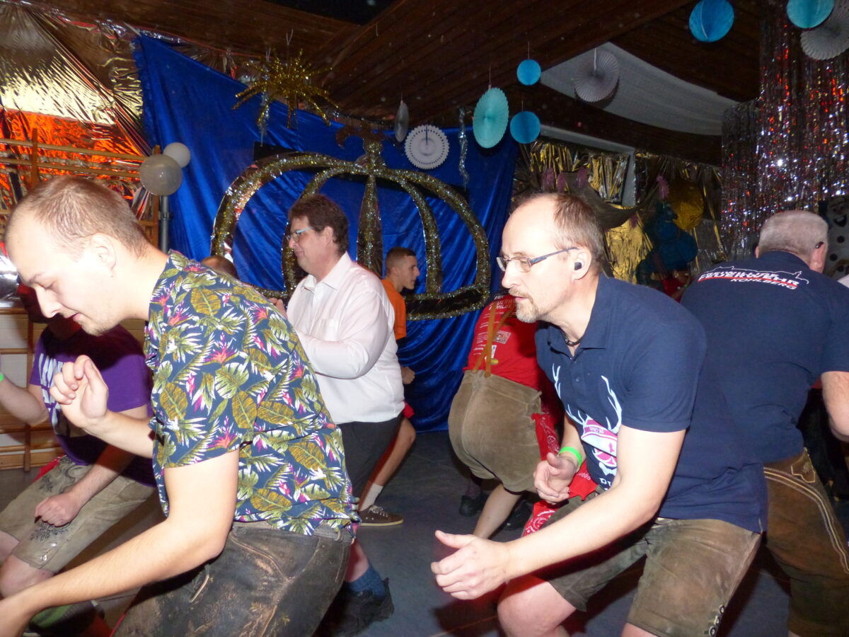 Zum Abschluss lässt es die Feuerwehr krachen