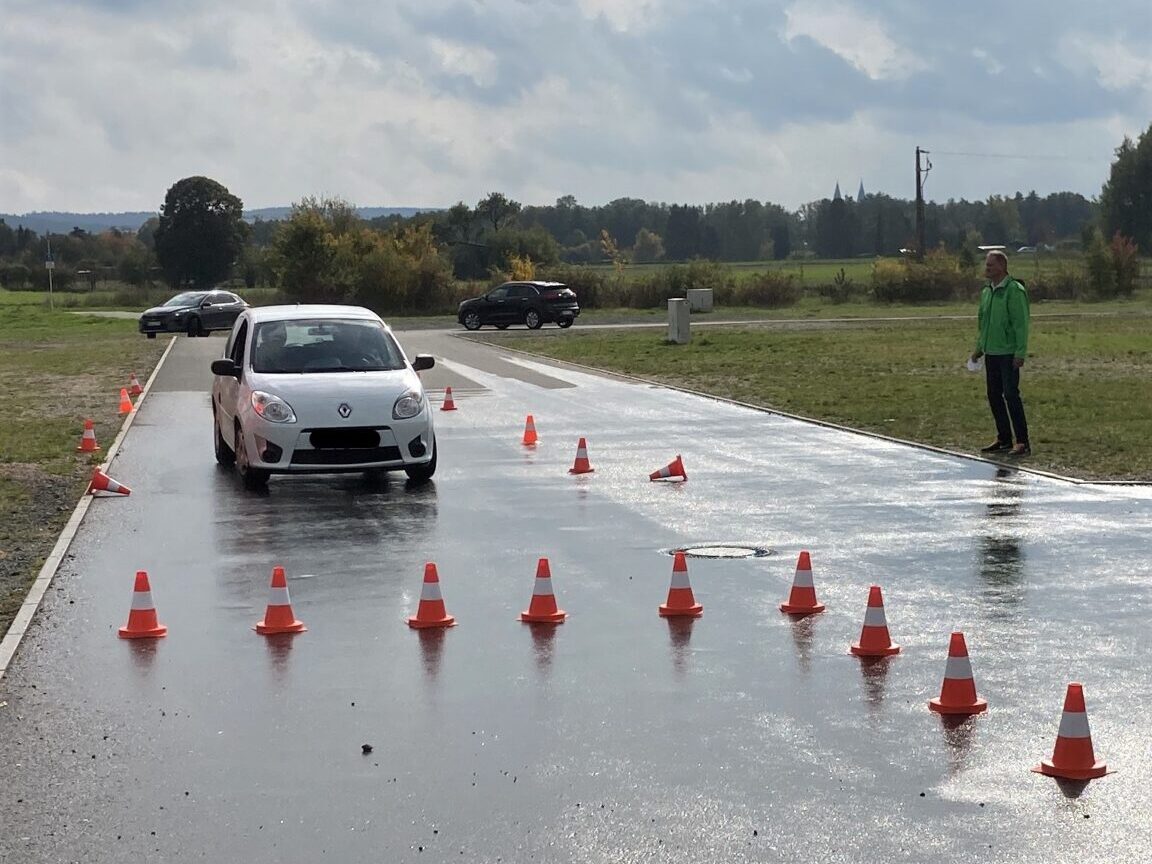 Mit Sicherheit zu mehr Fahrspaß: Fahrtraining der Ortsverkehrswacht Weiden