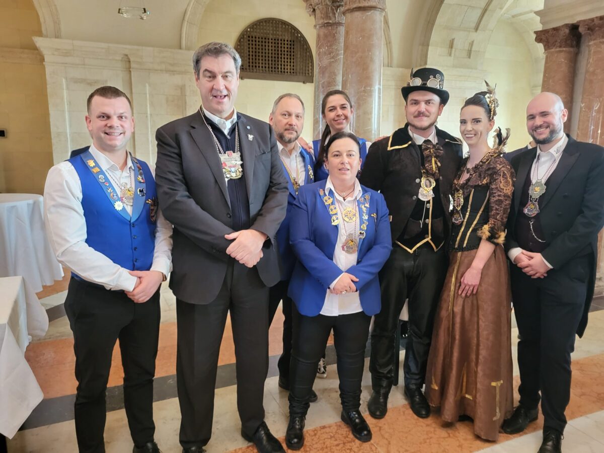 Vohenstraußer Faschingsverein hält die Farben der Oberpfalz beim Ministerpräsidenten hoch