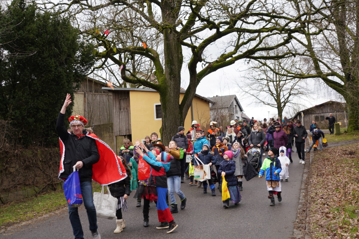 Stahlhart: Faschingsspaß mit Albersriether Feierwehrkappelln