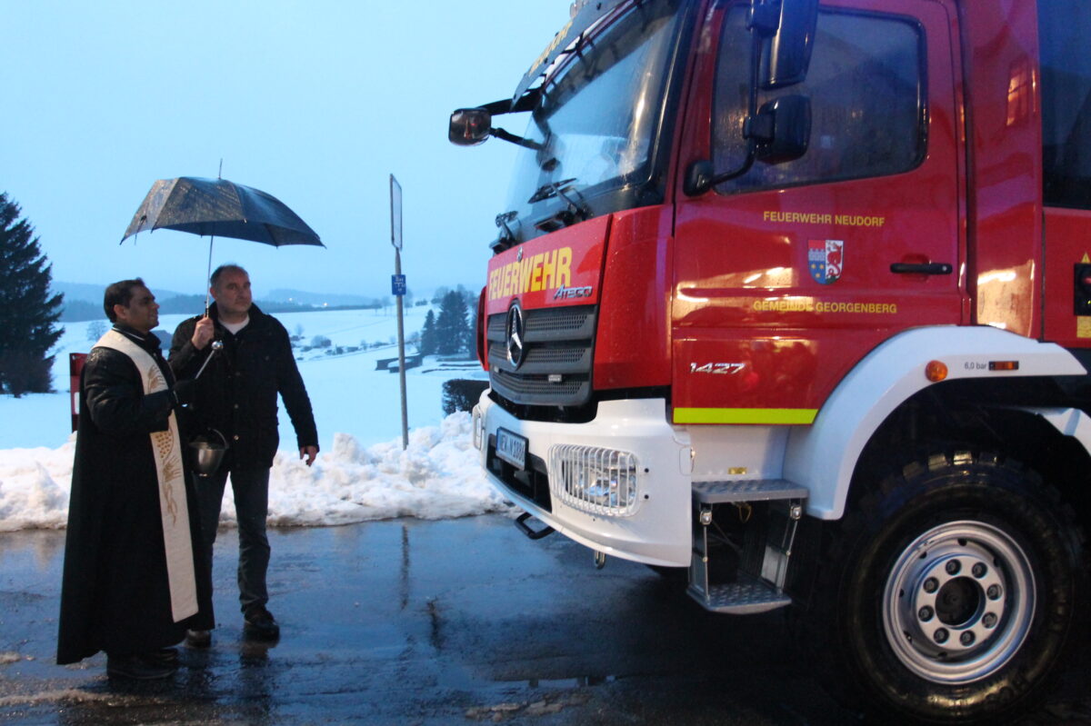 Betrübte Freude: Feuerwehr Neudorf hat eines neues Löschgruppenfahrzeug