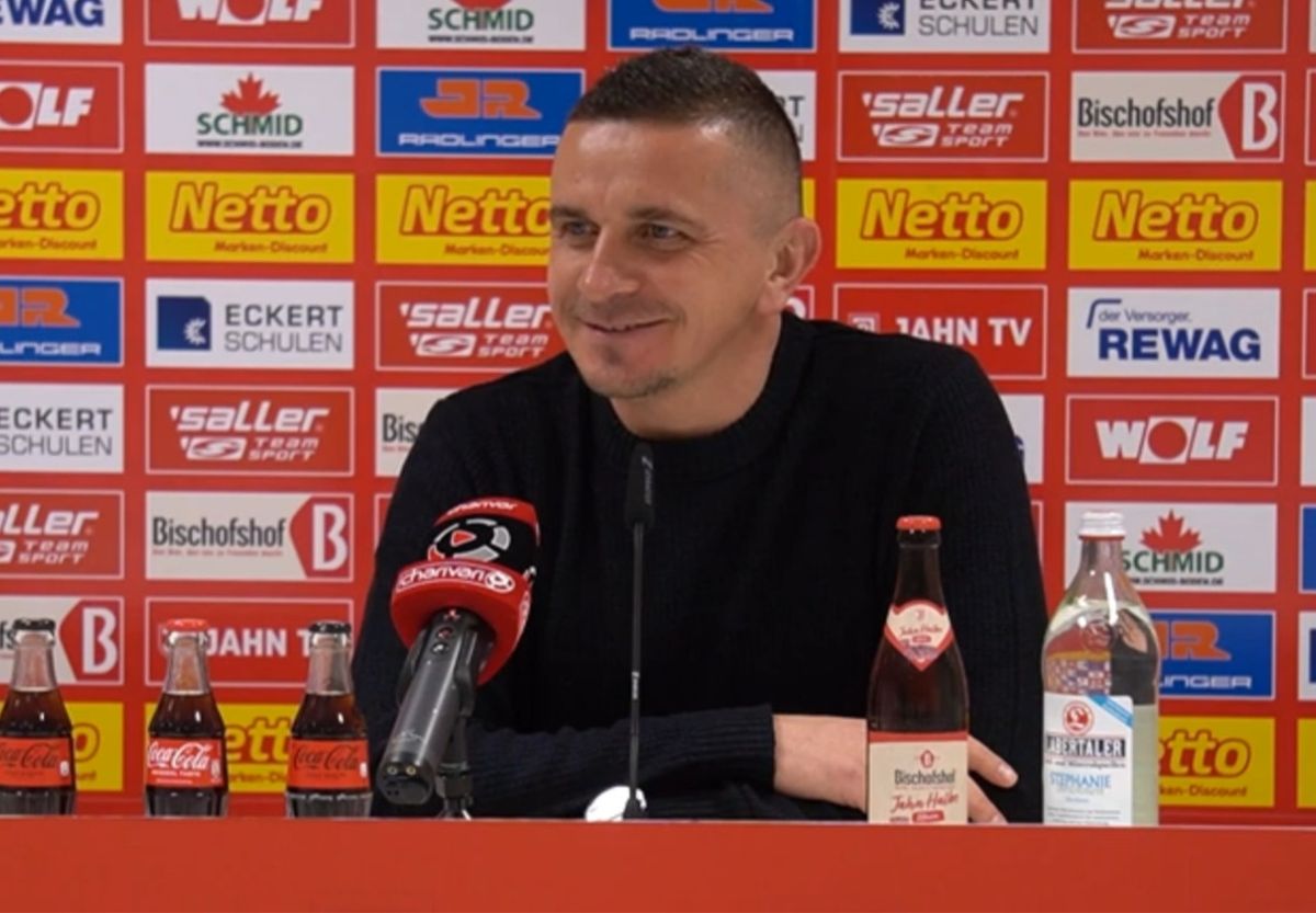 Mersad Selimbegovic ist vor der Partie gegen Hannover 96 bester Dinge. Foto: Screenshot JahnTV