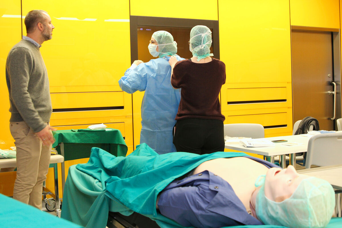 Pilotprojekt für mehr Sicherheit im OP-Saal: Aus- und Weiterbildung rettet Leben