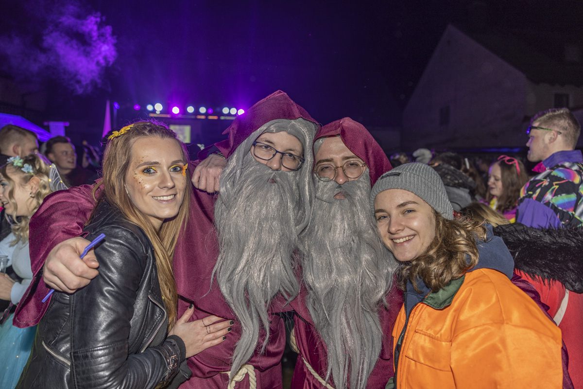 Bildergalerie und Video: Endlich wieder Weiberfasching Moosbach