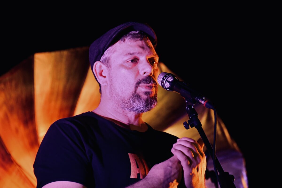 Felix Römer, Urgestein des Poetry Slam, begeisterte mit seinen einfühlsamen Texten