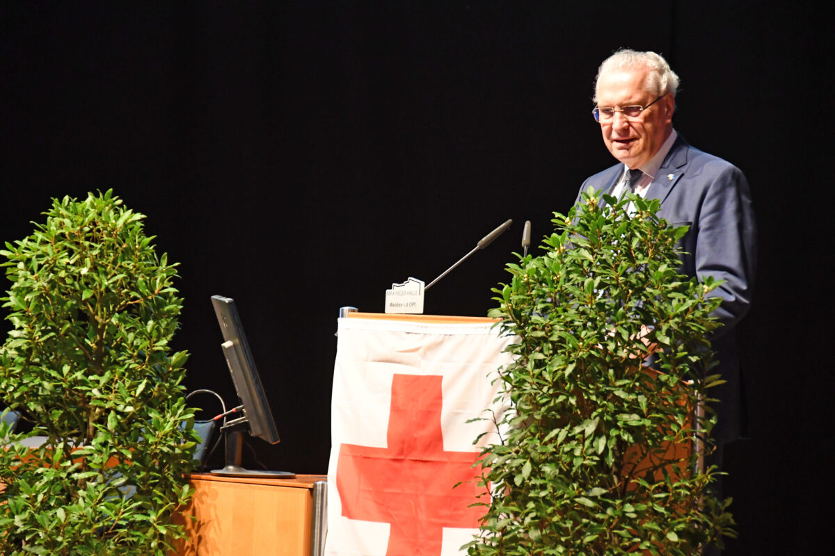 Bayerns Innenminister Joachim Herrmann beschwor den Zusammenhalt im Katastrophenschutz Foto: Martin Stangl