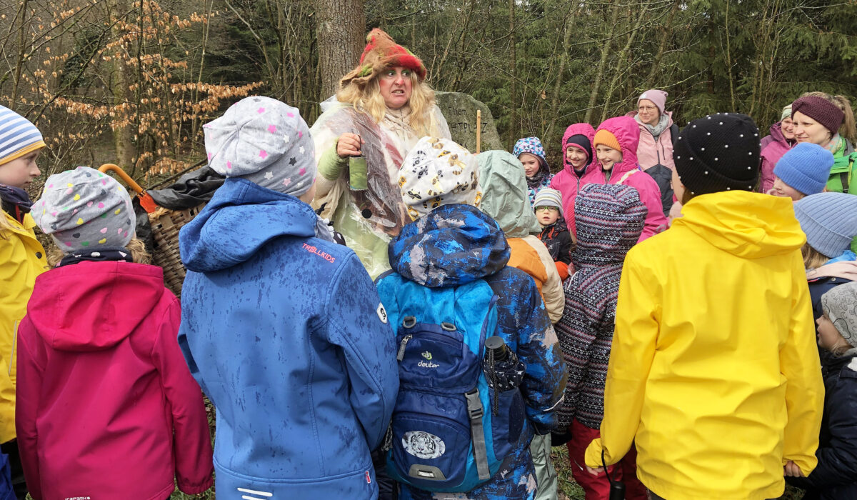 Waldschratin Pimpernella Pumpelsack zu Besuch in Floß