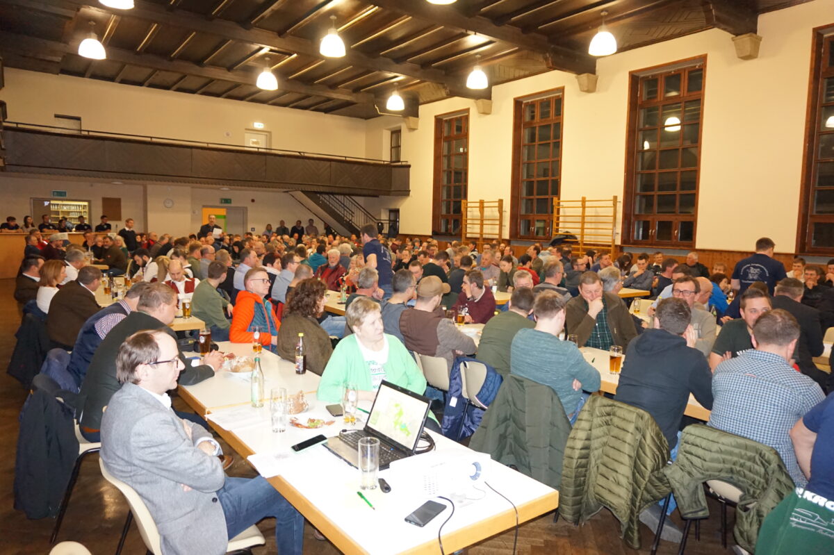 Volles Haus und viele Meinungen zum Thema Landschaftsschutzgebiete