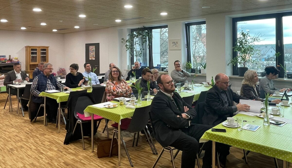 CSU informiert sich über das Mehrgenerationenhaus in der neu sanierten Stadthalle