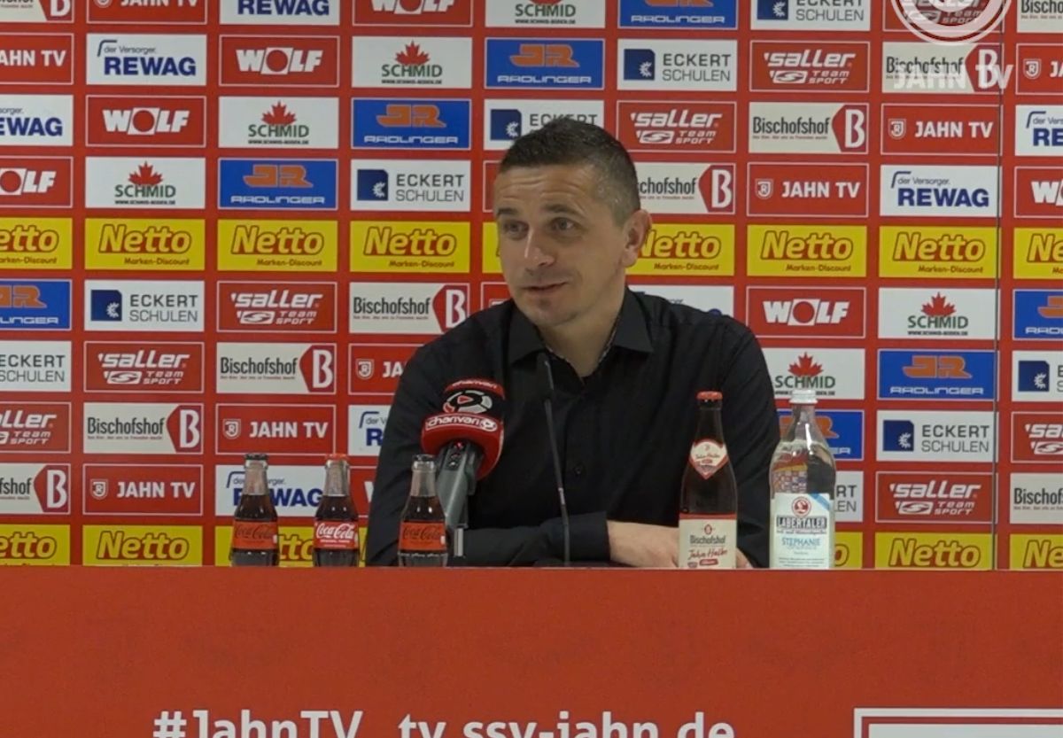 Mersad Selimbegovic macht große Augen ob des kommenden spielstarken Gegners aus Paderborn. Foto: Screenshot JahnTV