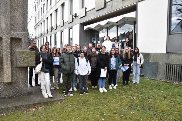 Neue „Schoolguards“ sorgen für mehr Sicherheit an Schulen