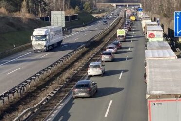 [Update] Schwerer Unfall auf der A93 fordert ein Todesopfer