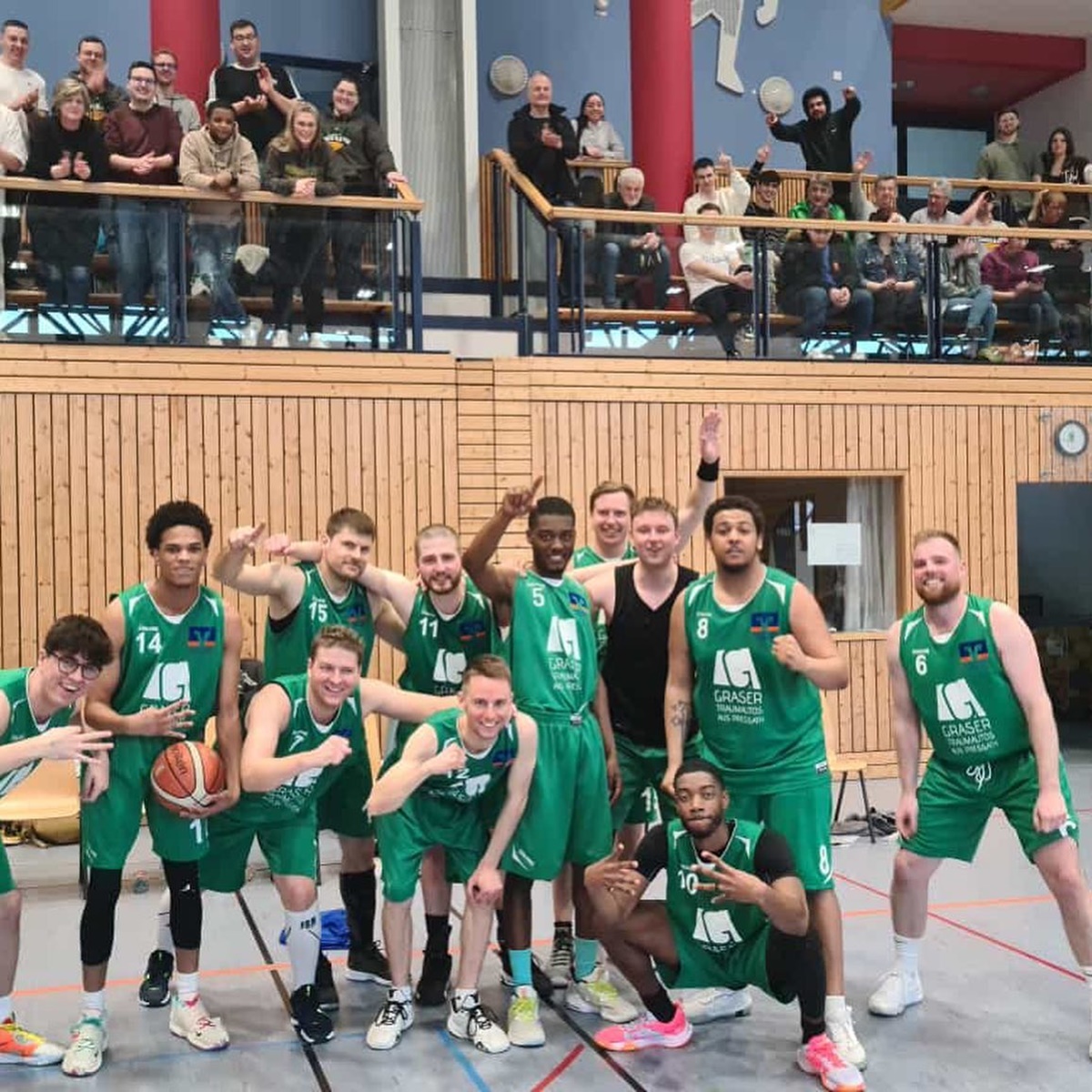 Jubel bei den Basketballern der DJK Pressath nach dem Einzug ins Pokalfinale