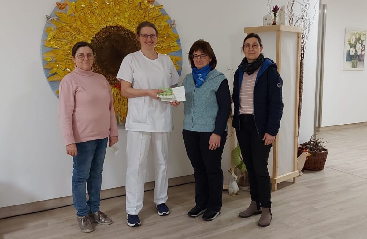 Spontane Spendenübergabe und Führung durch die Palliativstation