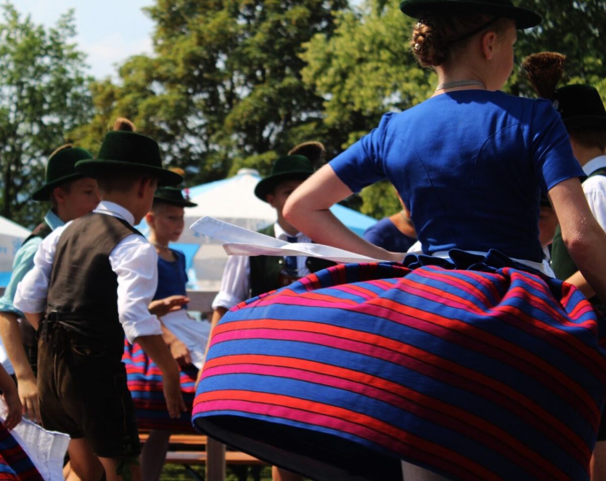 Volkstanzkurs: Zünftig das Tanzbein schwingen