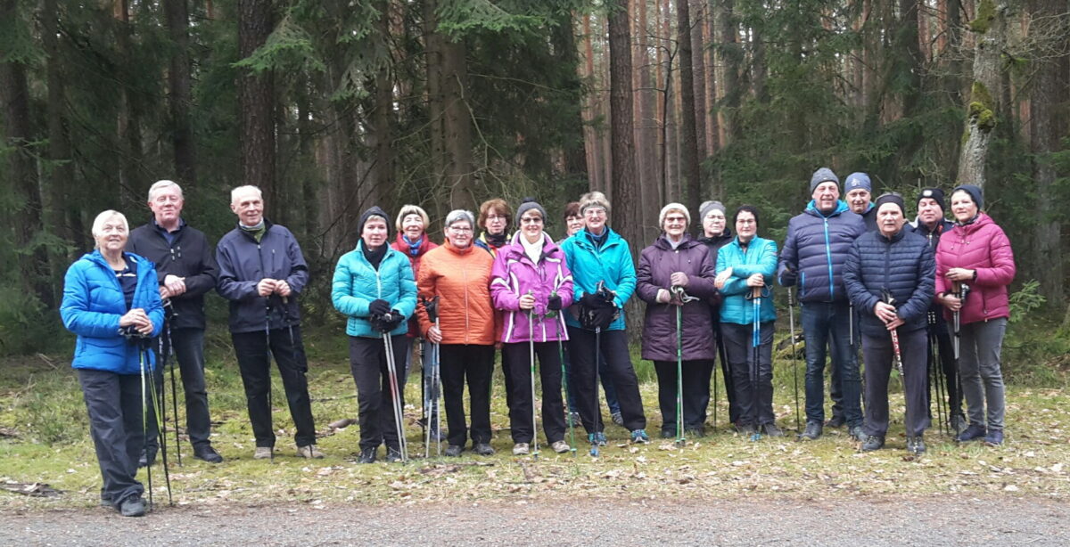 Der frühe Vogel geht zum Frühstücks-Walking des TSV
