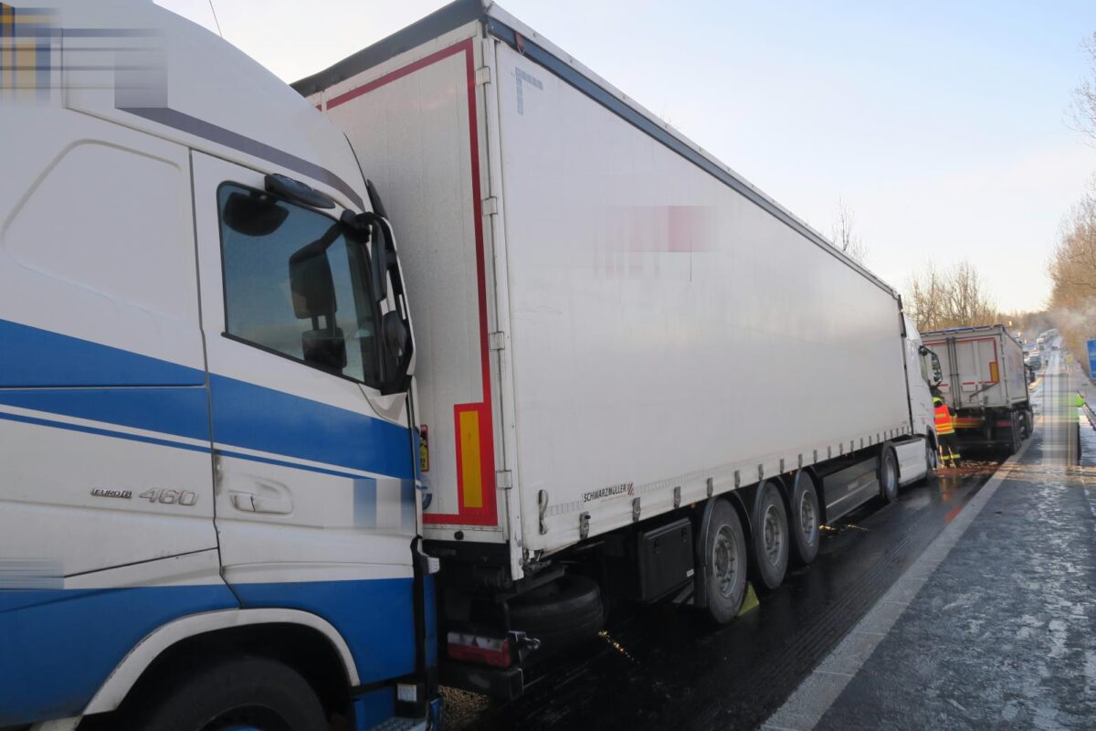 Winterliche Straßen: Massenkarambolage in der Region Karlsbad