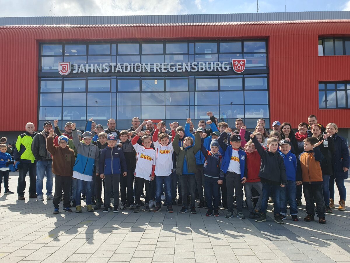 Ausflug der E- und F-Jugend der SG Wurz/Püchersreuth zum SSV Jahn Regensburg