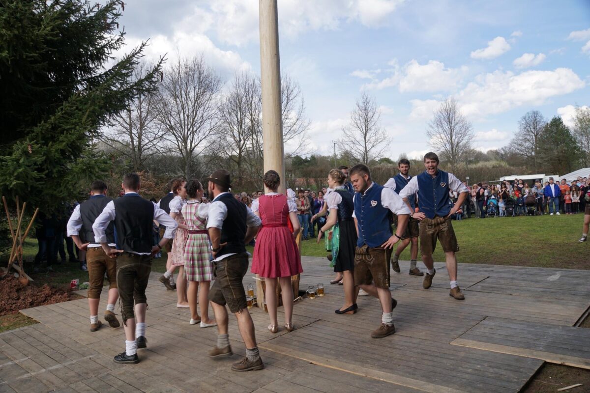 Pressather Burschen feiern Jubiläums-Maibaumfest