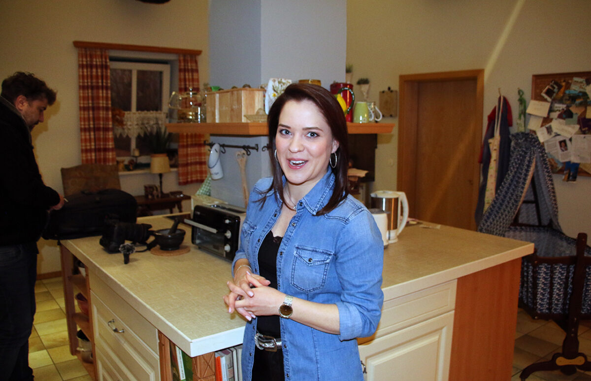 Oberpfälzer Dahoam-Star Kathi führt das Echo durchs Filmdorf Lansing